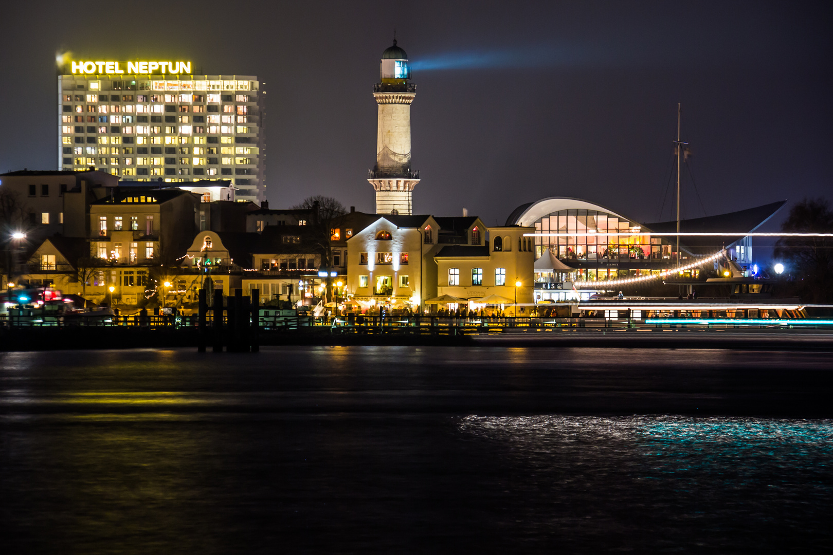 wenn es dunkel ist in Warnemünde