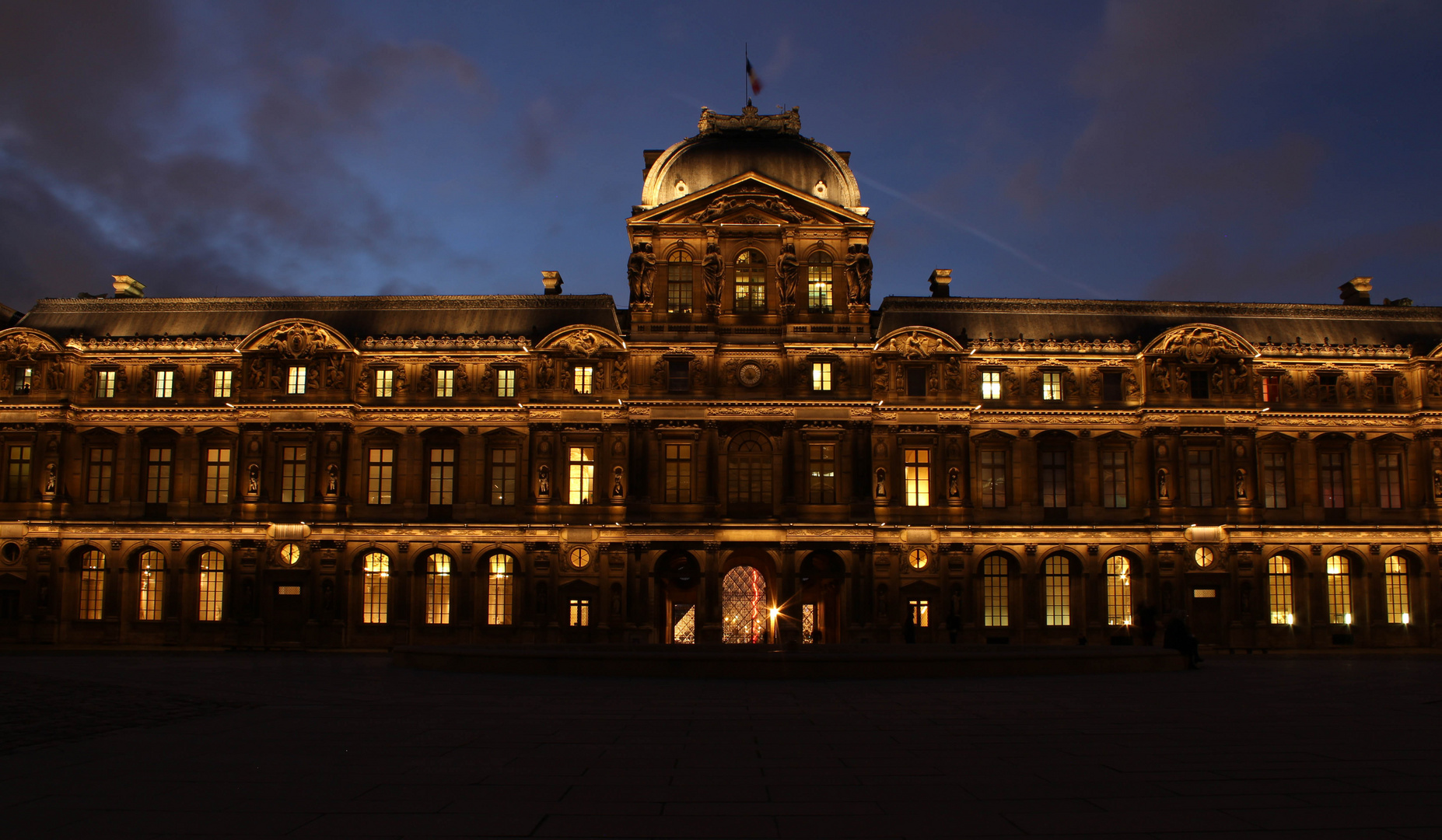 Wenn es dunkel wird im Louvre