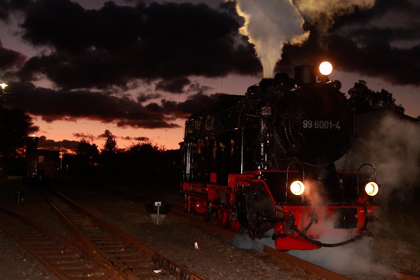 Wenn es Nacht wird. 99 6001 in Harzgerode