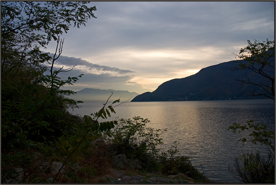 Wenn es Nacht wird am Lago Maggiore....