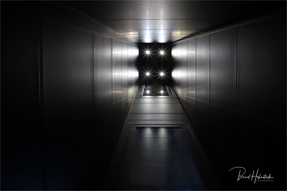 Wenn es Nacht wird im Auifzug ...