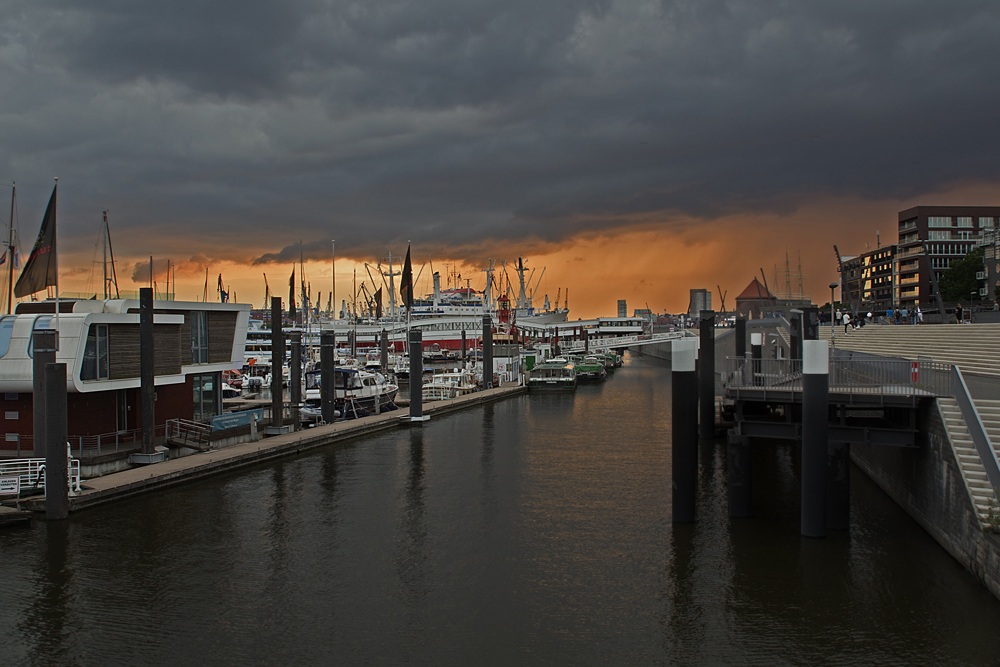 Wenn es Nacht wird im Hafen