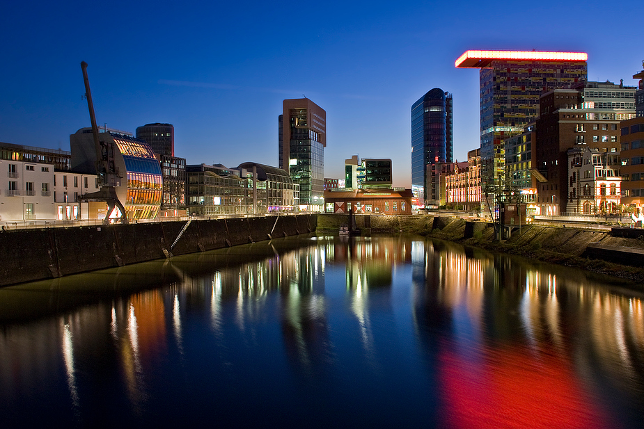 Wenn es Nacht wird im Medienhafen