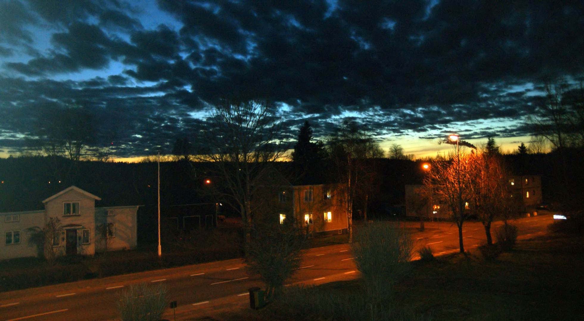 wenn es Nacht wird in einem schwedischem Dorf