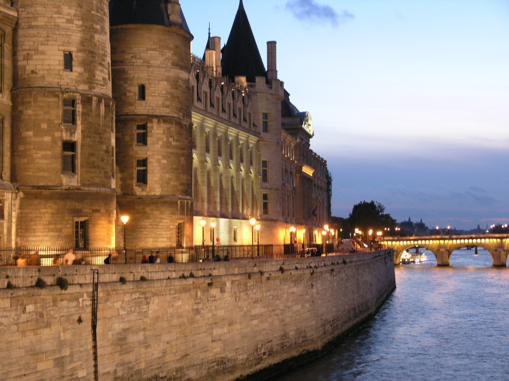 Wenn es Nacht wird in Paris