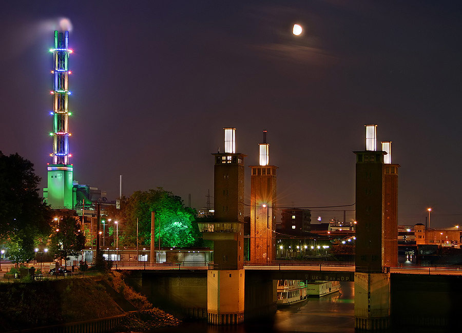 Wenn es Nacht wird über Duisburg