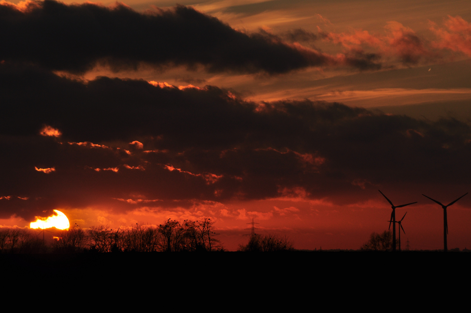 Wenn es Nacht wird....im Windpark.