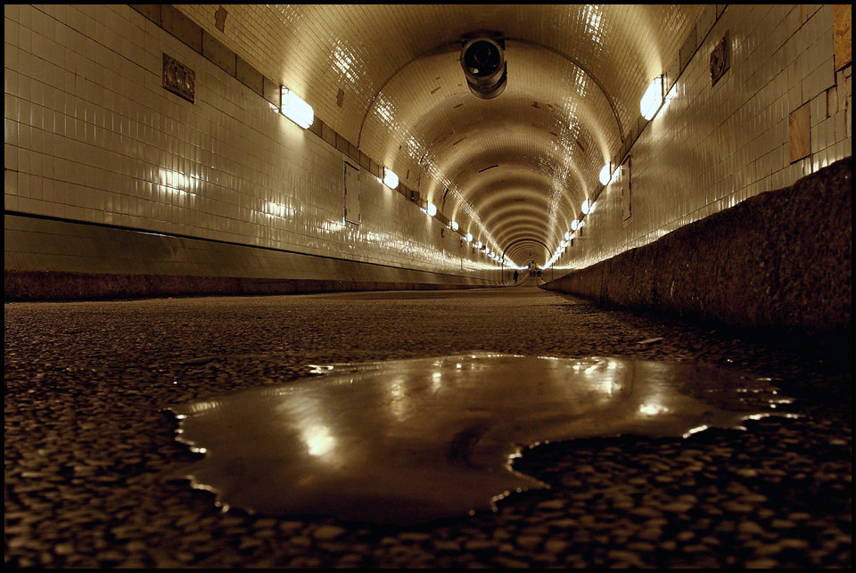 ...wenn in Tunnels was auf dem Boden liegt....wird es von mir fotografiert.