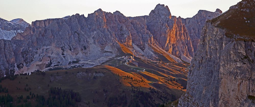 Wenn man es schafft im "Sellagebiet" in den Dolomiten im Herbst den Sonnenaufgang um die Ecke...