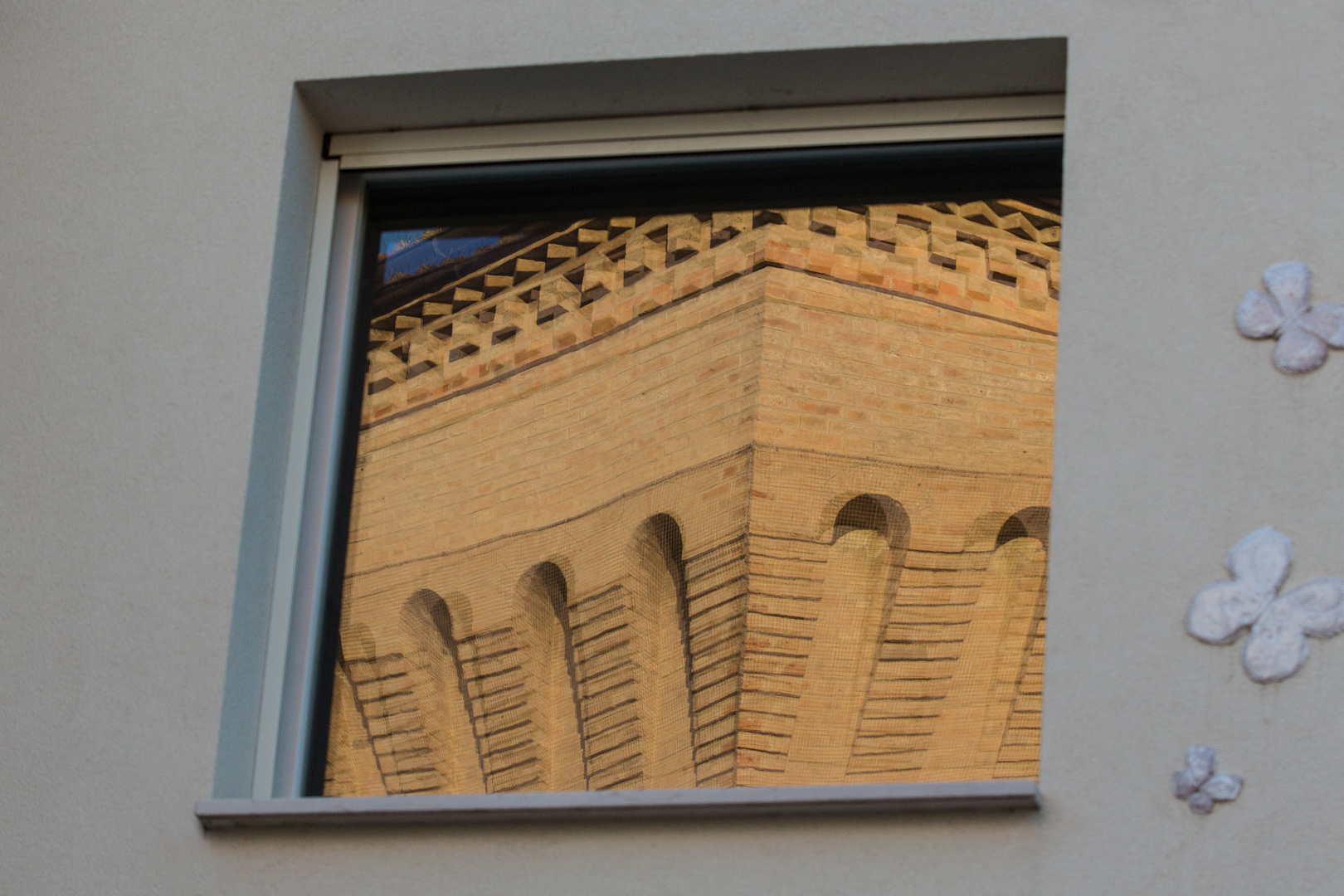 wenn man gegenueber der Stadtmauer wohnt..