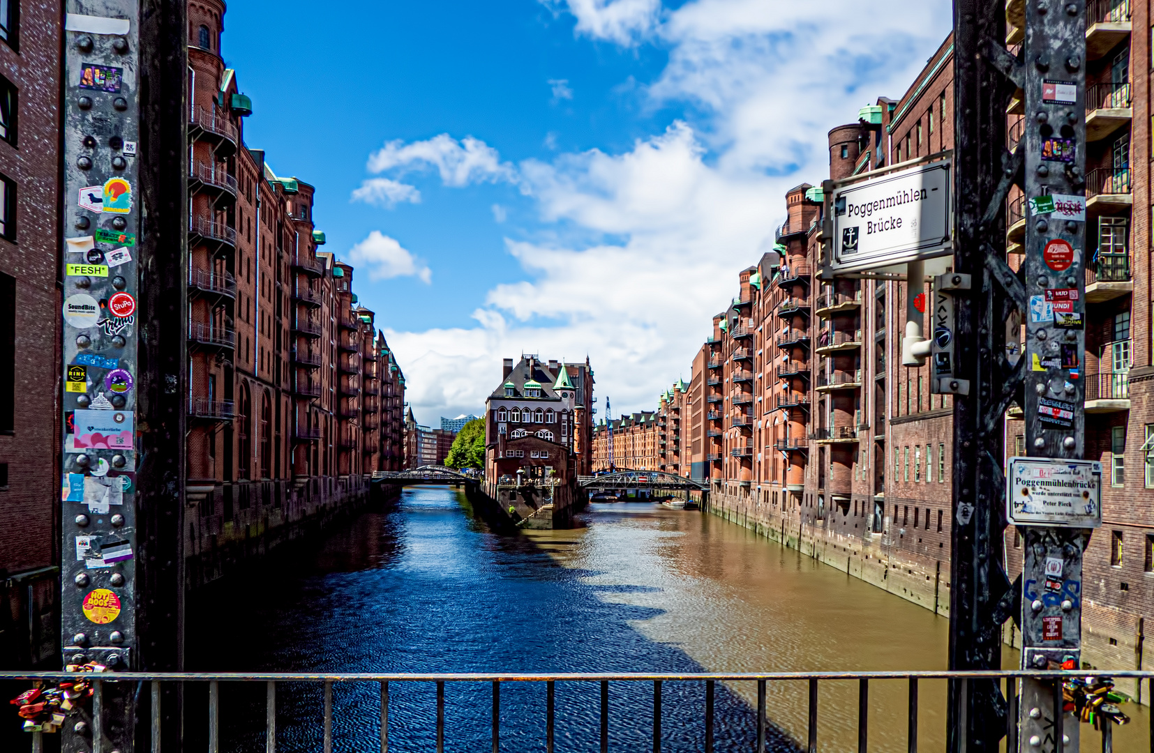 Wenn man vor lauter Liebesschlößer und Sticker die Speicherstadt nicht mehr sieht :(