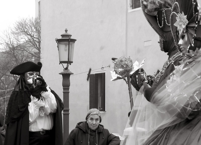 wenn masken masken fotografieren....