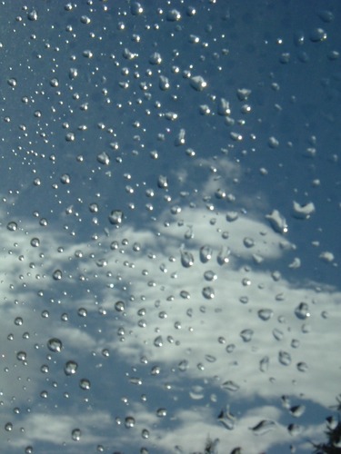 wenn Regentropfen gegen mein Fenster klopfen