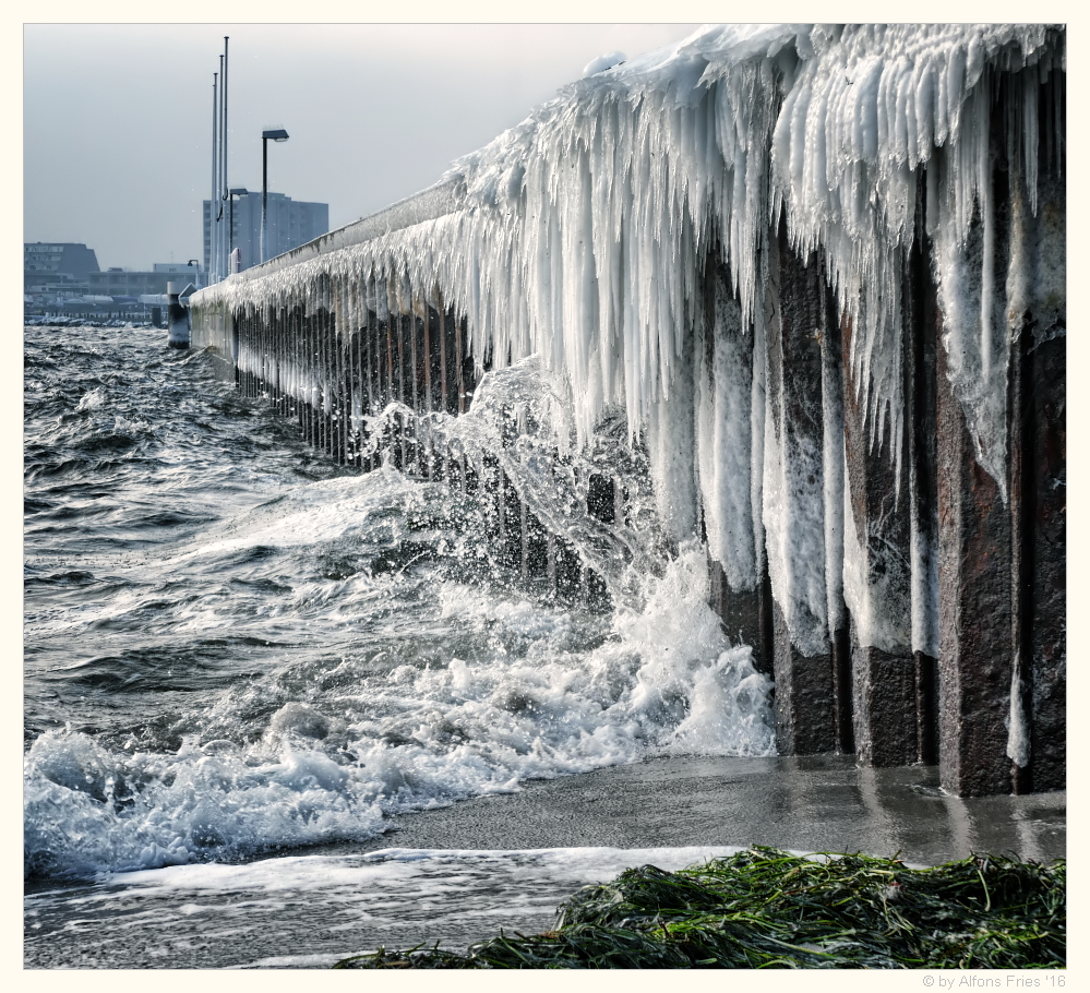 Wenn Salzwasser gefriert, die Gischt schäumt, gefühlte -18,3°C sind, und ...