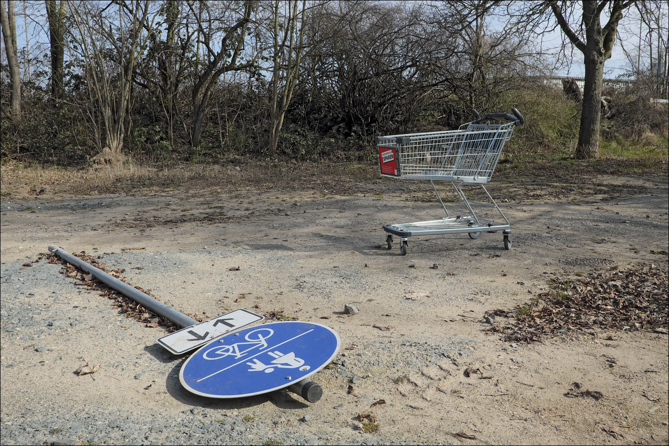 wenn Schilder fallen und Einkaufswagen leer bleiben