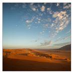 Wenn Zwei eine Reise.../0025 Namibia - Namib mit Wölkchen