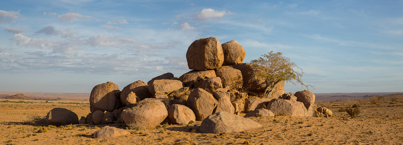 Wenn Zwei eine Reise.../006 Namibia - ein Haufen Steine..