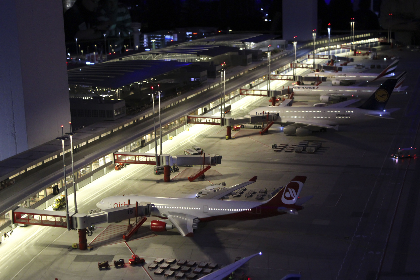 Wenn's Nacht wird am neuen Flughafen....