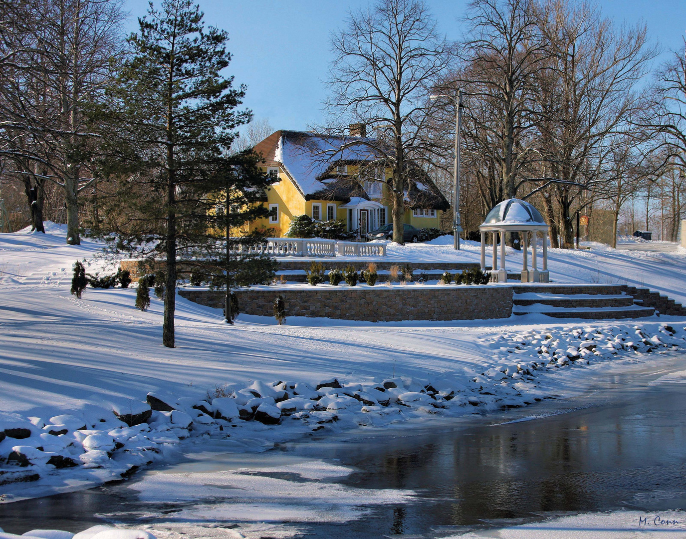 Wentworth Park photo & image critique straight and tough, subjects