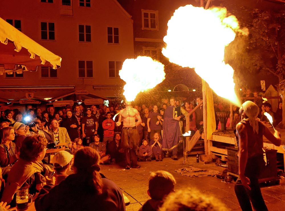 Wer blitzt denn da die Feuerspucker?