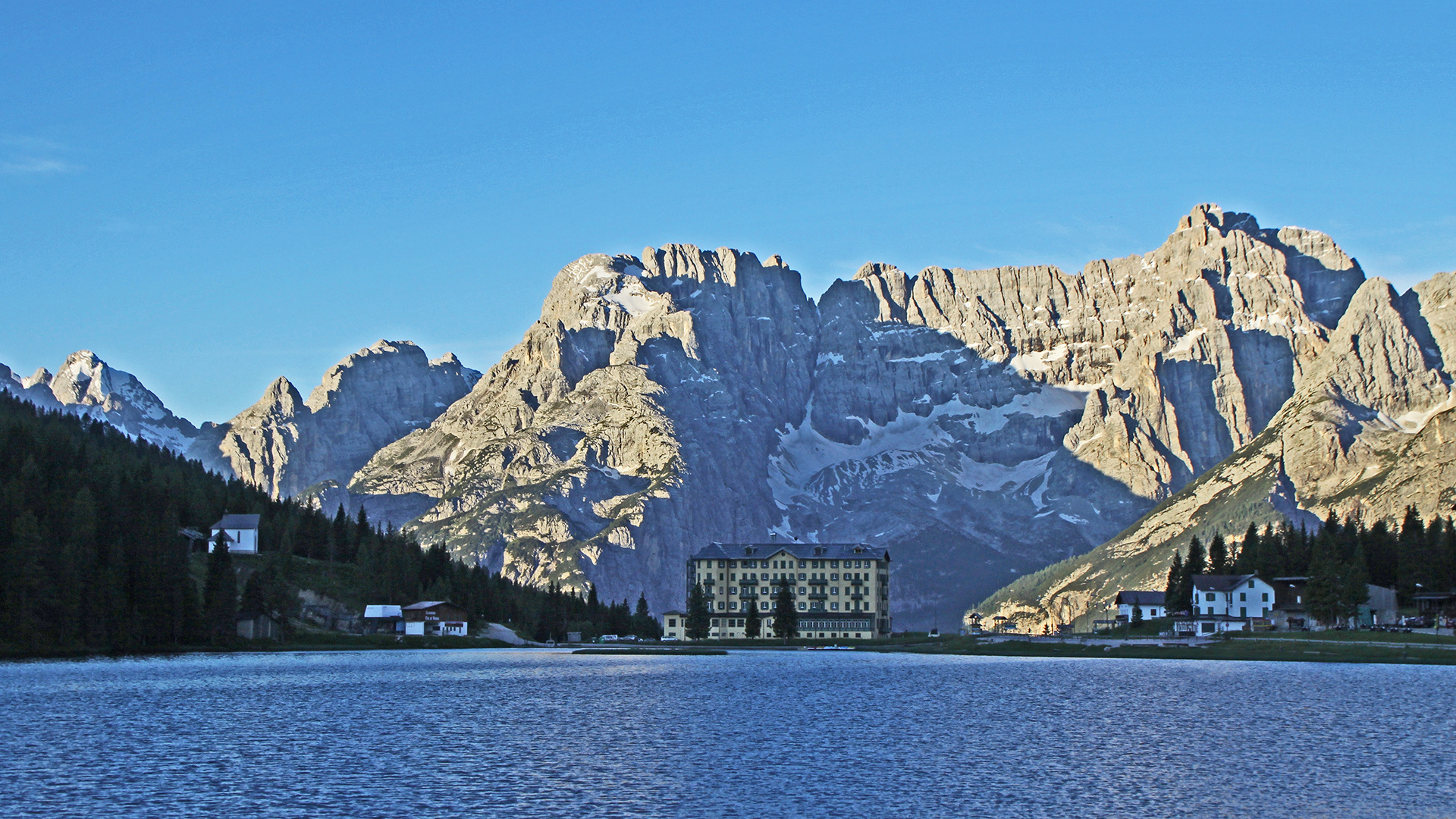 Wer den Bergpass zu den Zinnen gewählt hat kommt auch am Misurinasee vorbei