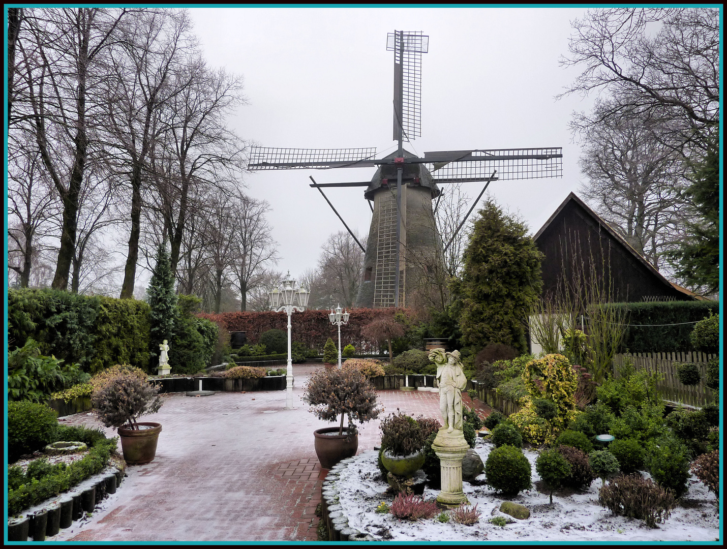 Wer hat denn schon so eine große Mühle in seinen Garten :-)