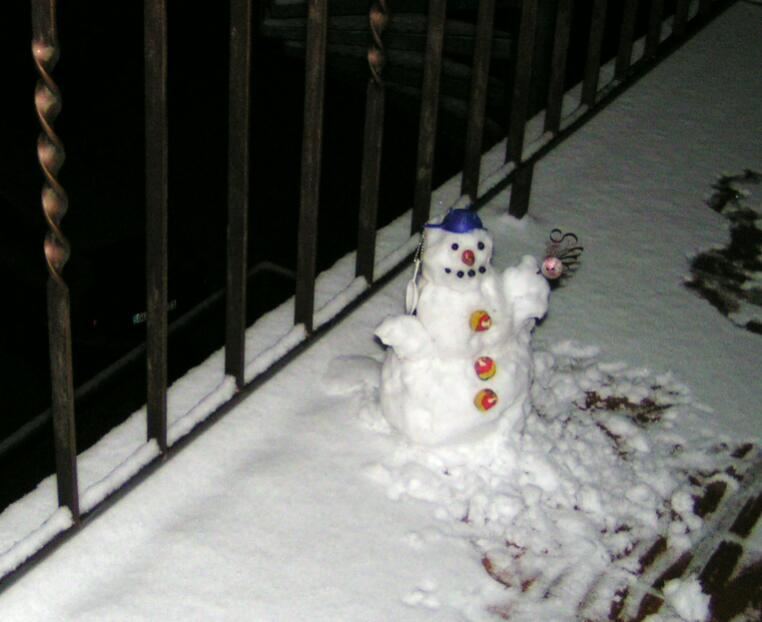 ....wer hat sich denn da noch auf den Balkon verirrt...?