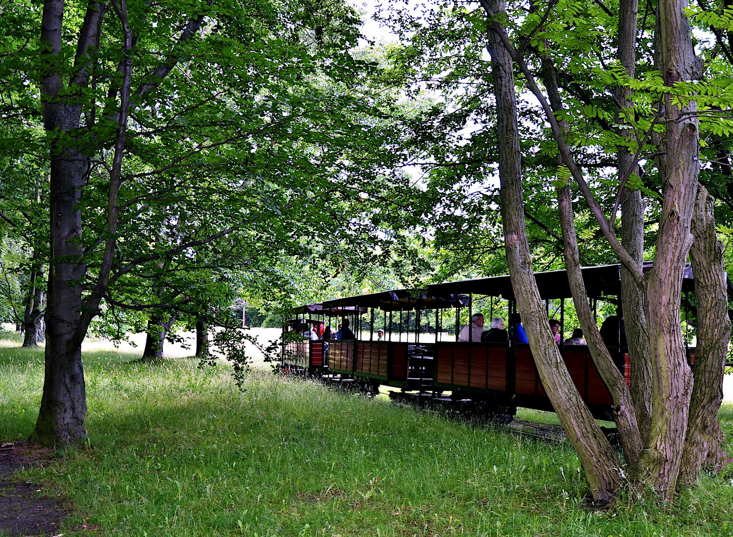 Wer im Britzer Garten vom Wandern ermüdet ist,