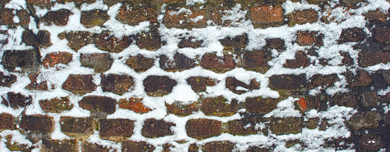 Wer ist denn dafür zuständig, dass der Schnee nur auf die Fugen fällt?