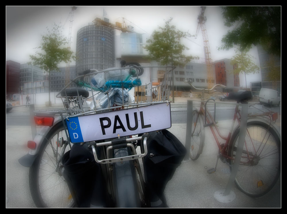 " WER ist Paul ? "