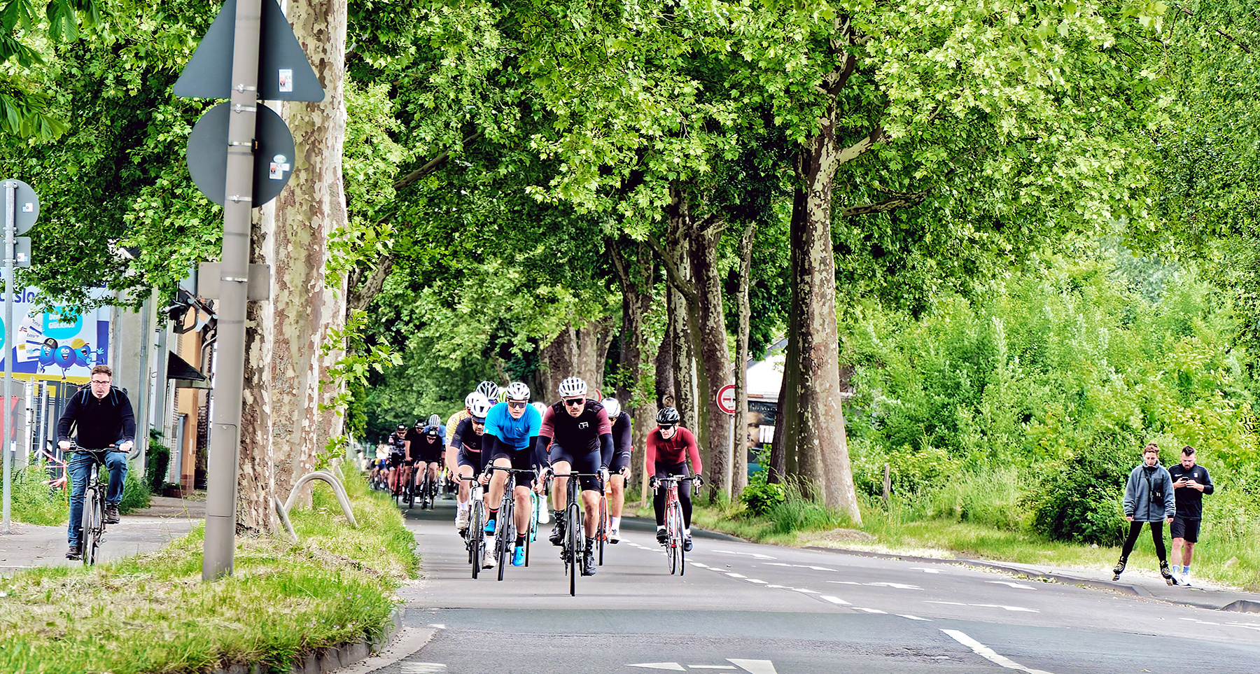 wer ist schneller - Radfahrer - Radrennfahrer oder Inlinerfahrerin