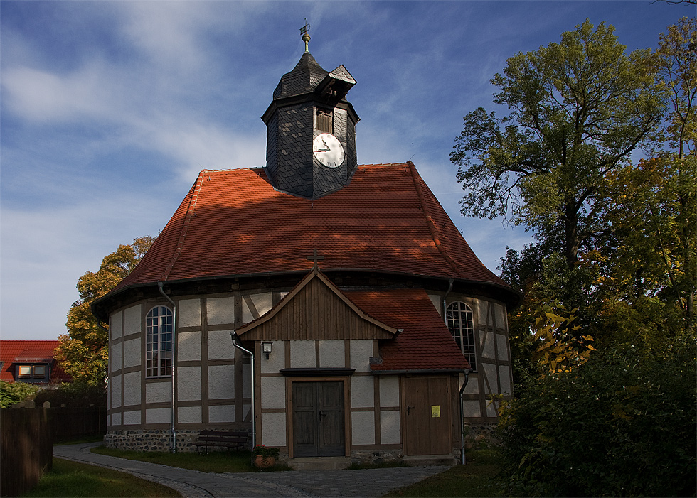 Wer kennt diese Kirche? (gelöst)