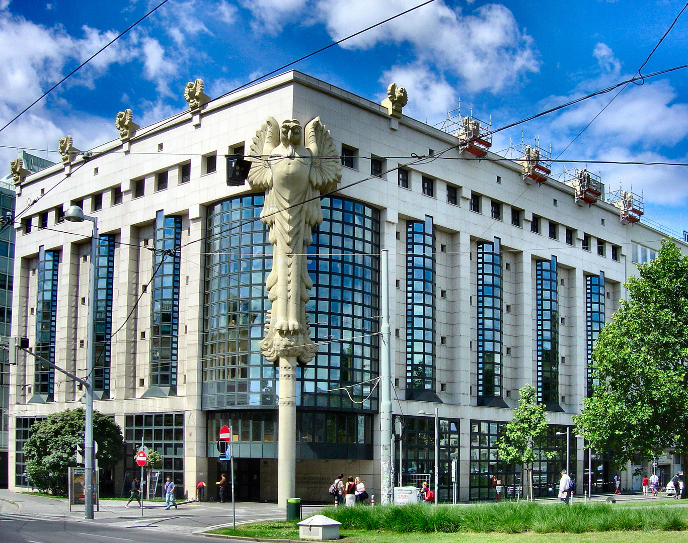 Wer kennt dieses Gebäude in Wien?