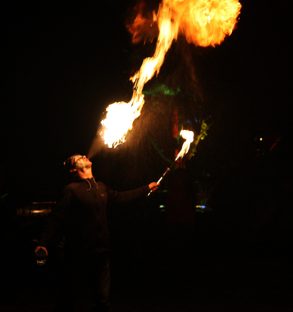 Download Wer mit dem feuer spielt Desktop Wallpaper