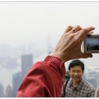 Wer möchte nicht auf Hongkongs Hausberg vor der Skyline fotografiert werden ?