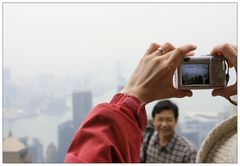 Wer möchte nicht auf Hongkongs Hausberg vor der Skyline fotografiert werden ?