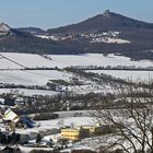 Wer oder was mag hier auf dem Feld in der Mitte begraben sein ?