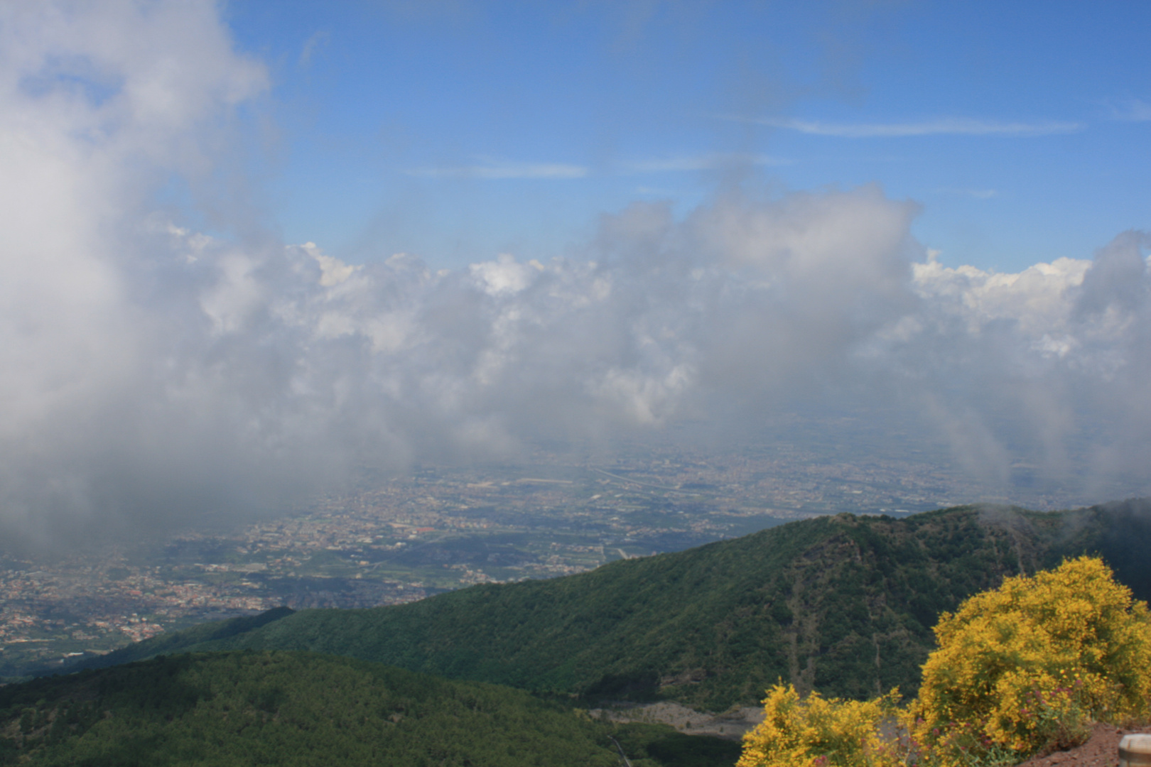 Wer sagt, über den Wolken sei es schön, muss nur mitten drin sein!