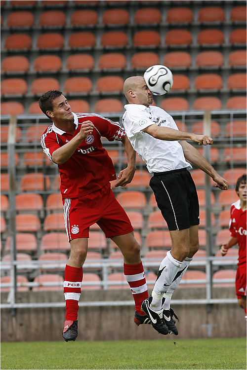 wer so den Ball annimmt gibt dem Gegner keine Chance --aber dem Schönheitschirugen