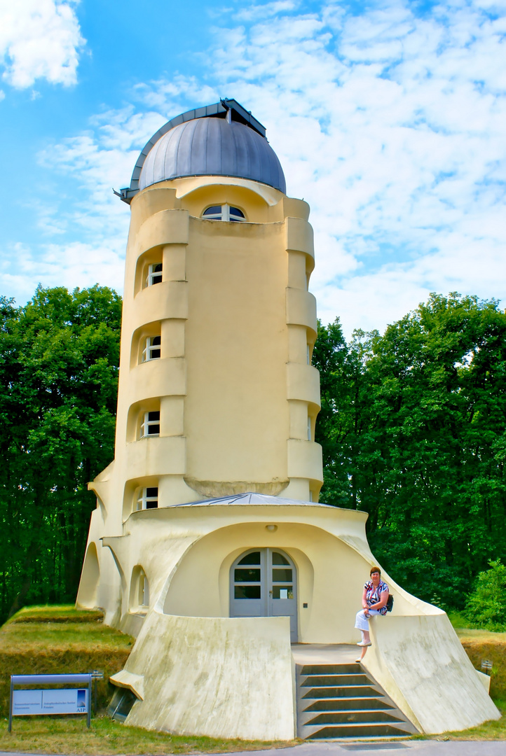 Wer wartet denn dort am Einsteinturm?