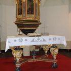 Wer weiß in welchem Ort dieser Altar und die Kanzel steht ?