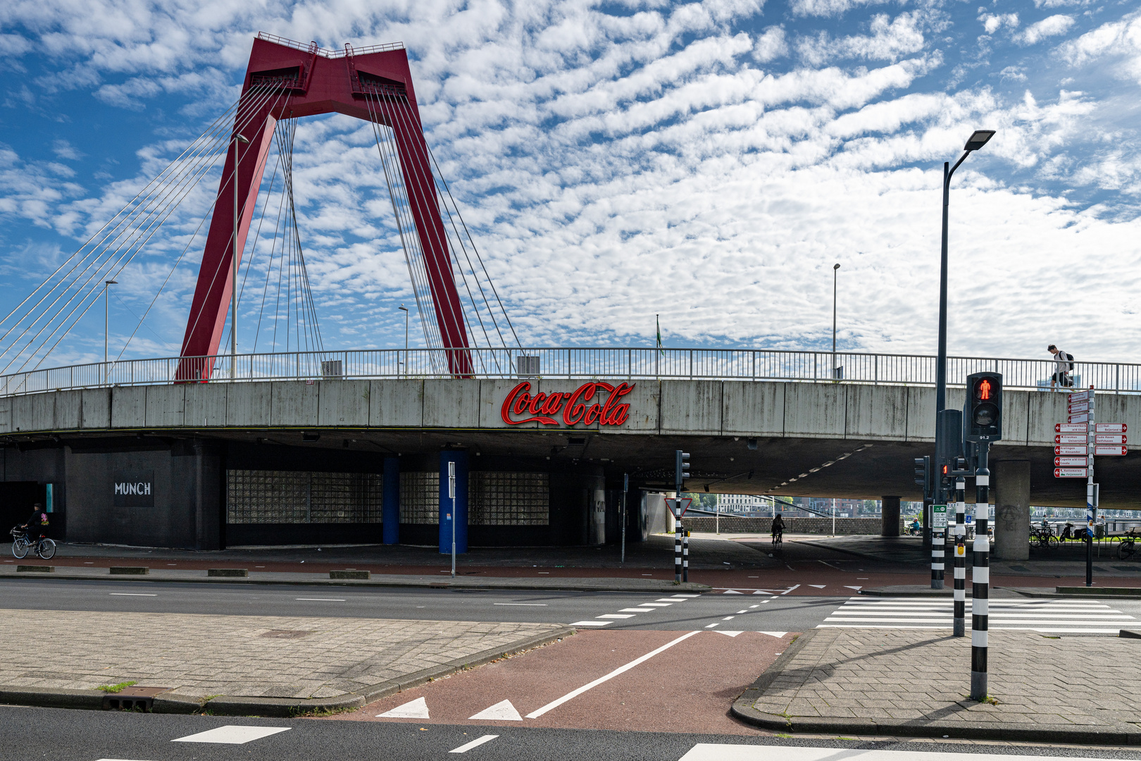 Werbung auf der Erasmusbrücke