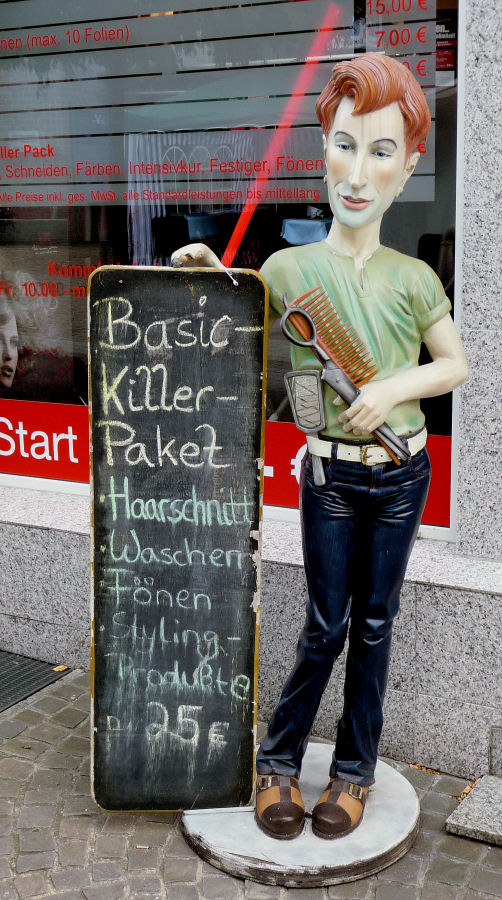 Werbung vor dem Friseurladen HAIR KILLER in Altenkirchen