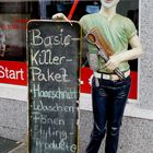 Werbung vor dem Friseurladen HAIR KILLER in Altenkirchen