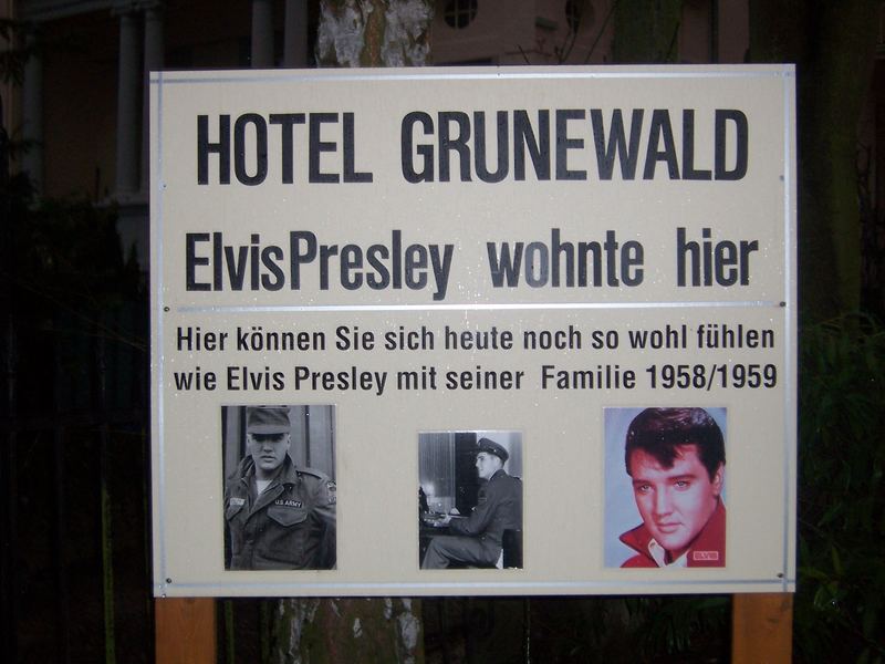 Werbung zum Hotel wo einst Elvis zu Hause war ........