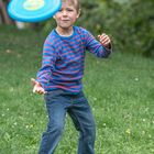 Werfen und Fangen mit der Frisbee Scheibe