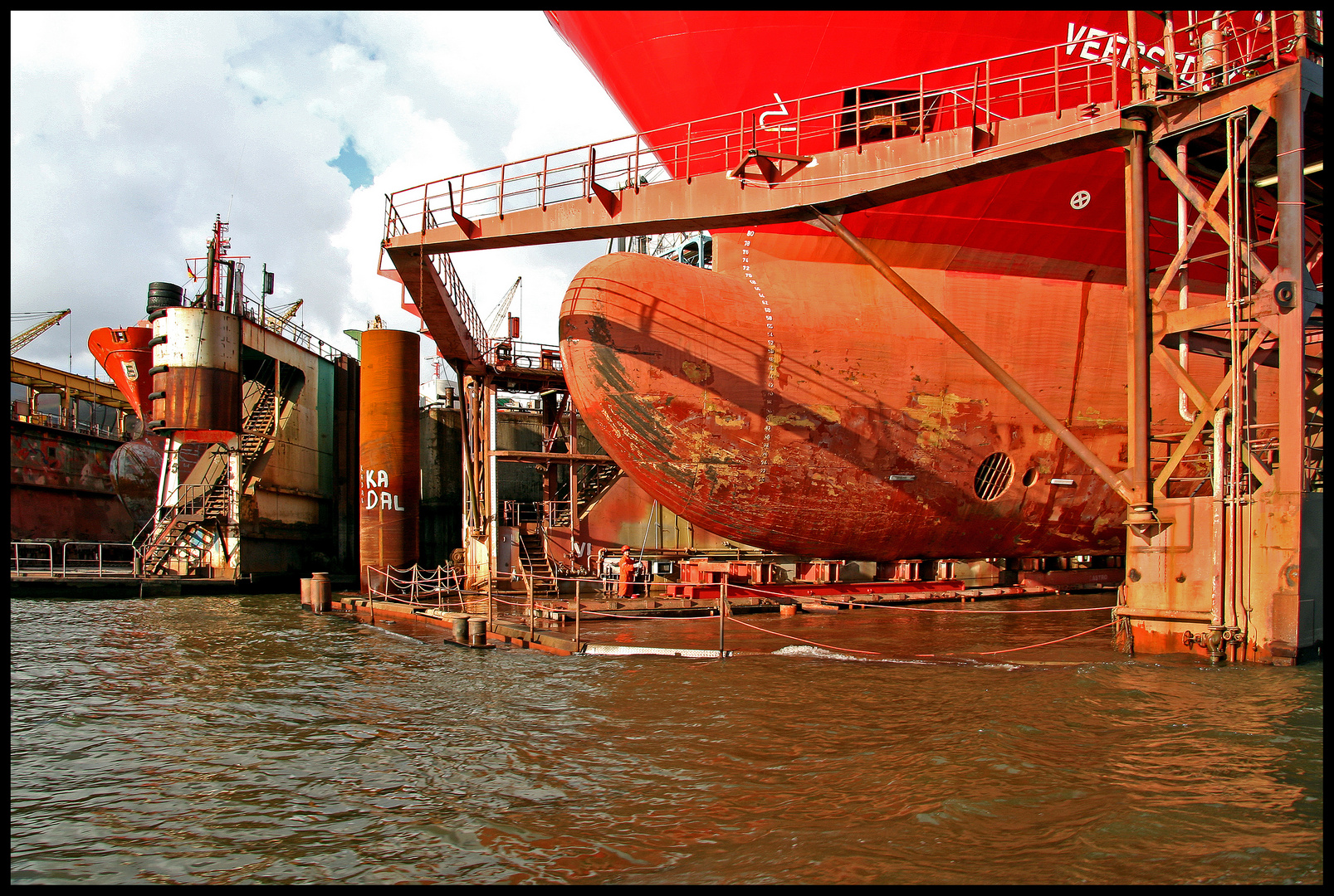 Werft im Hamburger Hafen