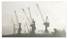 Werft im Nebel