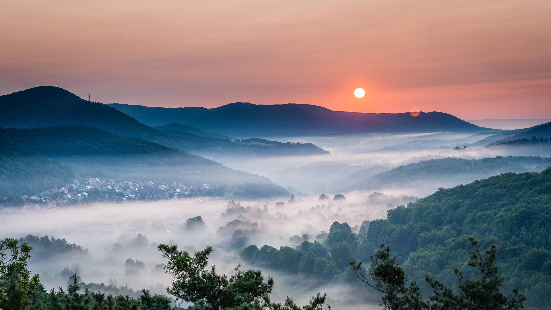 Wernersberg im Morgennebel