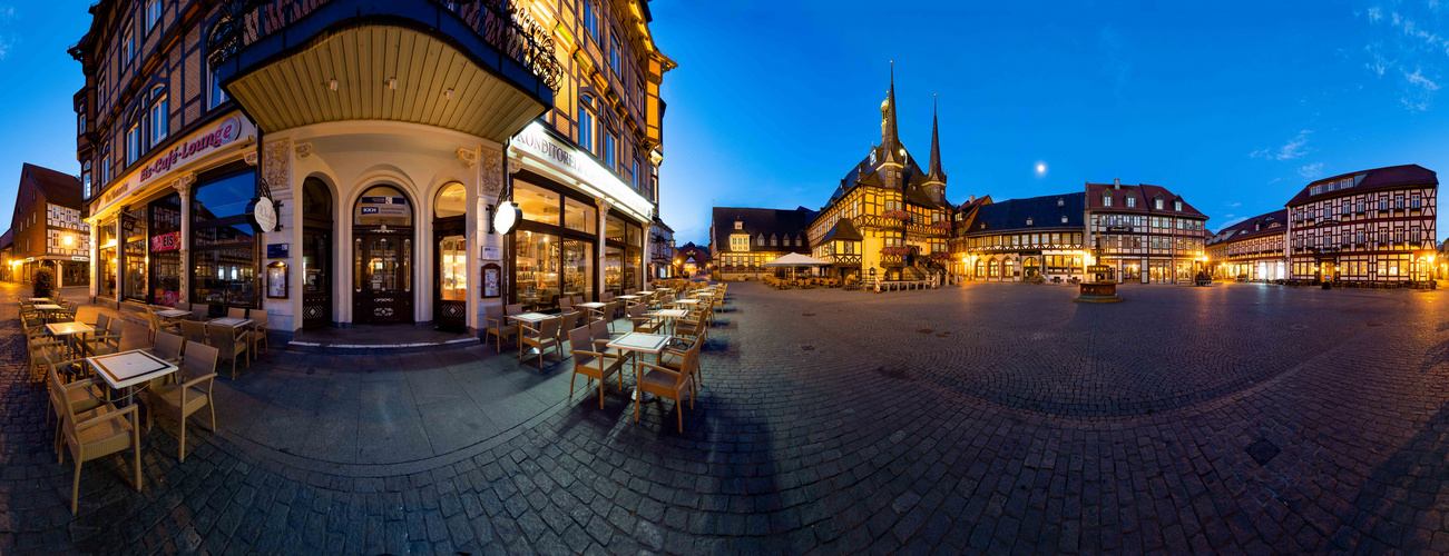 Werningerode - Marktplatz am Rathaus und Wohltäterbrunnen